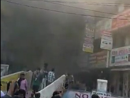 Fire breaks out in Hyderabad building housing coaching institutes; 50 students rescued | Fire breaks out in Hyderabad building housing coaching institutes; 50 students rescued Fire breaks out in Hyderabad building housing coaching institutes; 50 students rescued | Fire breaks out in Hyderabad building housing coaching institutes; 50 students rescued