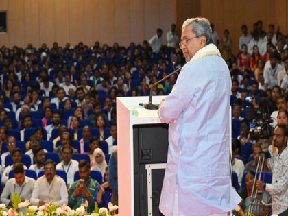 Serve with humanity beyond caste, religion: K'taka CM to health staff | Serve with humanity beyond caste, religion: K'taka CM to health staff Serve with humanity beyond caste, religion: K'taka CM to health staff | Serve with humanity beyond caste, religion: K'taka CM to health staff