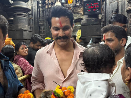 Randeep Hooda offers prayers at Mahalaxmi Temple ahead of ‘Eetha’ wrap, welcoming first child | Randeep Hooda offers prayers at Mahalaxmi Temple ahead of ‘Eetha’ wrap, welcoming first child Randeep Hooda offers prayers at Mahalaxmi Temple ahead of ‘Eetha’ wrap, welcoming first child | Randeep Hooda offers prayers at Mahalaxmi Temple ahead of ‘Eetha’ wrap, welcoming first child