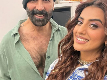 Akshara Singh shares a selfie with Akshay Kumar, says ‘surprise loading’ | Akshara Singh shares a selfie with Akshay Kumar, says ‘surprise loading’ Akshara Singh shares a selfie with Akshay Kumar, says ‘surprise loading’ | Akshara Singh shares a selfie with Akshay Kumar, says ‘surprise loading’