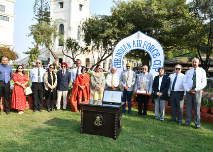 IAF Cup and Eastern Air Command Cup races held in Kolkata in Air Chief's presence | IAF Cup and Eastern Air Command Cup races held in Kolkata in Air Chief's presence IAF Cup and Eastern Air Command Cup races held in Kolkata in Air Chief's presence | IAF Cup and Eastern Air Command Cup races held in Kolkata in Air Chief's presence