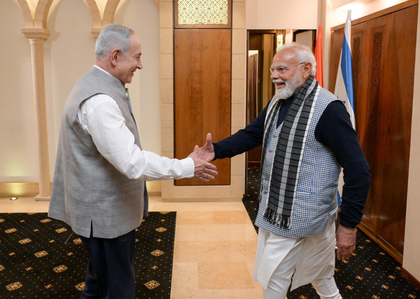 Netanyahu welcomes PM Modi in traditional Indian attire at dinner | Netanyahu welcomes PM Modi in traditional Indian attire at dinner Netanyahu welcomes PM Modi in traditional Indian attire at dinner | Netanyahu welcomes PM Modi in traditional Indian attire at dinner