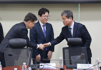 Some 21,000 South Koreans currently in Middle East amid US-Israeli attack on Iran | Some 21,000 South Koreans currently in Middle East amid US-Israeli attack on Iran Some 21,000 South Koreans currently in Middle East amid US-Israeli attack on Iran | Some 21,000 South Koreans currently in Middle East amid US-Israeli attack on Iran