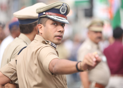 Gujarat: First arrest in multi-school bomb threat email cases, accused nabbed from Bengal | Gujarat: First arrest in multi-school bomb threat email cases, accused nabbed from Bengal Gujarat: First arrest in multi-school bomb threat email cases, accused nabbed from Bengal | Gujarat: First arrest in multi-school bomb threat email cases, accused nabbed from Bengal
