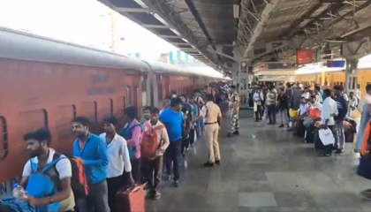 Indian Railways clears Holi rush on war footing | Indian Railways clears Holi rush on war footing Indian Railways clears Holi rush on war footing | Indian Railways clears Holi rush on war footing