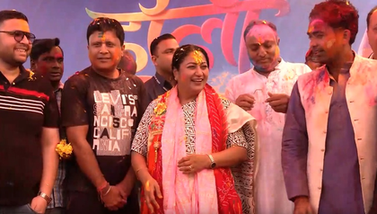 Delhi CM Rekha Gupta celebrates Holi at her residence, extends greetings to citizens | Delhi CM Rekha Gupta celebrates Holi at her residence, extends greetings to citizens Delhi CM Rekha Gupta celebrates Holi at her residence, extends greetings to citizens | Delhi CM Rekha Gupta celebrates Holi at her residence, extends greetings to citizens