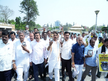 BJP leaders stage 'empty pot' protest against Karnataka Budget | BJP leaders stage 'empty pot' protest against Karnataka Budget BJP leaders stage 'empty pot' protest against Karnataka Budget | BJP leaders stage 'empty pot' protest against Karnataka Budget