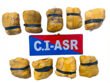 Punjab: Cross-border drug smuggling racket busted, 9 kg heroin seized | Punjab: Cross-border drug smuggling racket busted, 9 kg heroin seized Punjab: Cross-border drug smuggling racket busted, 9 kg heroin seized | Punjab: Cross-border drug smuggling racket busted, 9 kg heroin seized
