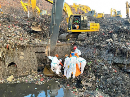 Death toll rises to 7 in Indonesia's waste mound collapse | Death toll rises to 7 in Indonesia's waste mound collapse Death toll rises to 7 in Indonesia's waste mound collapse | Death toll rises to 7 in Indonesia's waste mound collapse