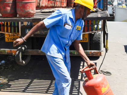 Karnataka Dy CM Shivakumar slams Centre over gas cylinder shortage, Union Minister cites global conflicts | Karnataka Dy CM Shivakumar slams Centre over gas cylinder shortage, Union Minister cites global conflicts Karnataka Dy CM Shivakumar slams Centre over gas cylinder shortage, Union Minister cites global conflicts | Karnataka Dy CM Shivakumar slams Centre over gas cylinder shortage, Union Minister cites global conflicts