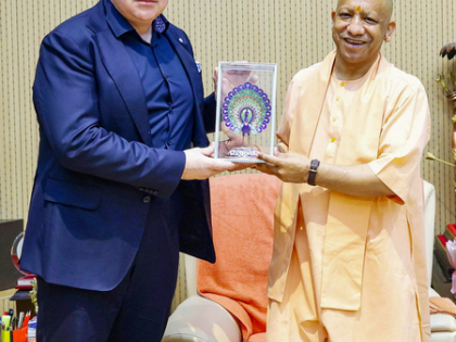 Nobel laureate Konstantin Novoselov meets CM Yogi Adityanath | Nobel laureate Konstantin Novoselov meets CM Yogi Adityanath Nobel laureate Konstantin Novoselov meets CM Yogi Adityanath | Nobel laureate Konstantin Novoselov meets CM Yogi Adityanath