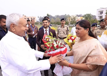 Bihar: Leshi Singh gets emotional while praising Nitish Kumar | Bihar: Leshi Singh gets emotional while praising Nitish Kumar Bihar: Leshi Singh gets emotional while praising Nitish Kumar | Bihar: Leshi Singh gets emotional while praising Nitish Kumar 