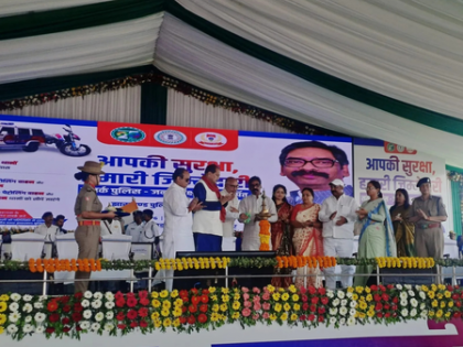 Jharkhand CM flags off 1,485 police vehicles, lays foundation for 12 high-tech police stations | Jharkhand CM flags off 1,485 police vehicles, lays foundation for 12 high-tech police stations Jharkhand CM flags off 1,485 police vehicles, lays foundation for 12 high-tech police stations | Jharkhand CM flags off 1,485 police vehicles, lays foundation for 12 high-tech police stations