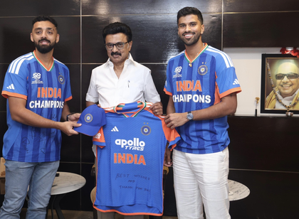 Varun, Sundar meet Tamil Nadu CM M.K. Stalin after T20 WC triumph | Varun, Sundar meet Tamil Nadu CM M.K. Stalin after T20 WC triumph Varun, Sundar meet Tamil Nadu CM M.K. Stalin after T20 WC triumph | Varun, Sundar meet Tamil Nadu CM M.K. Stalin after T20 WC triumph