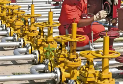 Gujarat: Kandla Port to give priority berthing to LPG ships after Centre’s directive | Gujarat: Kandla Port to give priority berthing to LPG ships after Centre’s directive Gujarat: Kandla Port to give priority berthing to LPG ships after Centre’s directive | Gujarat: Kandla Port to give priority berthing to LPG ships after Centre’s directive