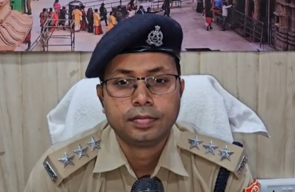 Varanasi: 14 arrested for throwing non-veg food into Ganga during Iftar party on boat | Varanasi: 14 arrested for throwing non-veg food into Ganga during Iftar party on boat Varanasi: 14 arrested for throwing non-veg food into Ganga during Iftar party on boat | Varanasi: 14 arrested for throwing non-veg food into Ganga during Iftar party on boat