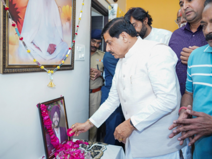 Slain student’s final rites to be performed in Canada, CM visits family in Ujjain | Slain student’s final rites to be performed in Canada, CM visits family in Ujjain Slain student’s final rites to be performed in Canada, CM visits family in Ujjain | Slain student’s final rites to be performed in Canada, CM visits family in Ujjain