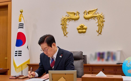 Lee thanks Japan, Qatar, Saudi Arabia for support in evacuating South Koreans from Middle East | Lee thanks Japan, Qatar, Saudi Arabia for support in evacuating South Koreans from Middle East Lee thanks Japan, Qatar, Saudi Arabia for support in evacuating South Koreans from Middle East | Lee thanks Japan, Qatar, Saudi Arabia for support in evacuating South Koreans from Middle East