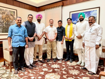 Rahul Gandhi meets Cong MPs after Lok Sabha revokes suspension | Rahul Gandhi meets Cong MPs after Lok Sabha revokes suspension Rahul Gandhi meets Cong MPs after Lok Sabha revokes suspension | Rahul Gandhi meets Cong MPs after Lok Sabha revokes suspension