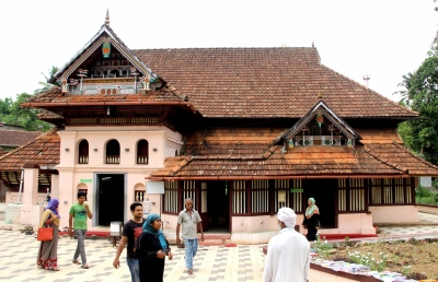 Kerala polls: Eid meets election rush as candidates reach out at Eidgahs | Kerala polls: Eid meets election rush as candidates reach out at Eidgahs Kerala polls: Eid meets election rush as candidates reach out at Eidgahs | Kerala polls: Eid meets election rush as candidates reach out at Eidgahs