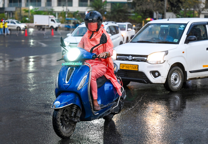 Delhi wakes up to cloudy skies, light rain; air quality remains moderate | Delhi wakes up to cloudy skies, light rain; air quality remains moderate Delhi wakes up to cloudy skies, light rain; air quality remains moderate | Delhi wakes up to cloudy skies, light rain; air quality remains moderate