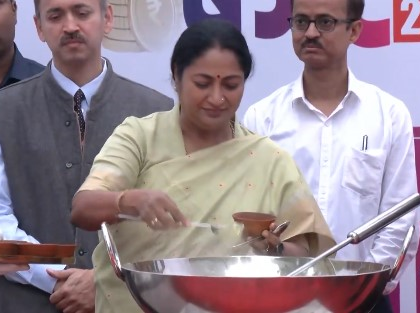 CM Rekha Gupta performs ‘kheer ceremony’ ahead of Delhi Budget Session | CM Rekha Gupta performs ‘kheer ceremony’ ahead of Delhi Budget Session CM Rekha Gupta performs ‘kheer ceremony’ ahead of Delhi Budget Session | CM Rekha Gupta performs ‘kheer ceremony’ ahead of Delhi Budget Session