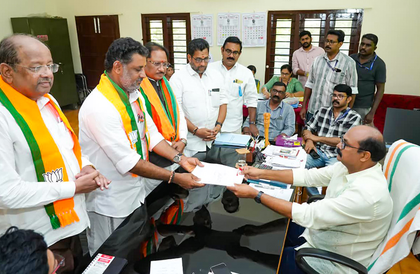 Kerala polls: 1,254 candidates file 2,125 nominations | Kerala polls: 1,254 candidates file 2,125 nominations Kerala polls: 1,254 candidates file 2,125 nominations | Kerala polls: 1,254 candidates file 2,125 nominations