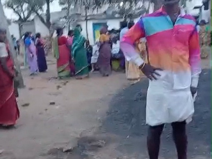 24 injured in SC-ST clash over water in Karnataka's Gadag village | 24 injured in SC-ST clash over water in Karnataka's Gadag village 24 injured in SC-ST clash over water in Karnataka's Gadag village | 24 injured in SC-ST clash over water in Karnataka's Gadag village