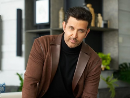 Hrithik Roshan throws idea to Ryan Gosling of hanging out with respective aliens buddies | Hrithik Roshan throws idea to Ryan Gosling of hanging out with respective aliens buddies Hrithik Roshan throws idea to Ryan Gosling of hanging out with respective aliens buddies | Hrithik Roshan throws idea to Ryan Gosling of hanging out with respective aliens buddies