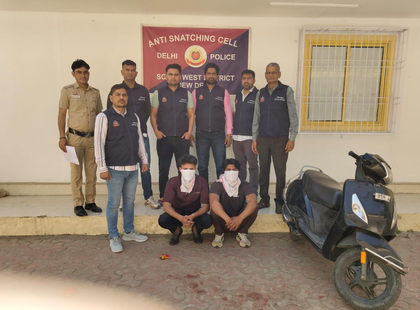 Two snatchers arrested after 15-day operation in Delhi; scooty, gold locket recovered | Two snatchers arrested after 15-day operation in Delhi; scooty, gold locket recovered Two snatchers arrested after 15-day operation in Delhi; scooty, gold locket recovered | Two snatchers arrested after 15-day operation in Delhi; scooty, gold locket recovered