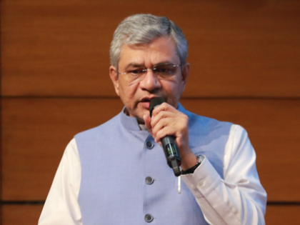 AI cameras, war rooms to tackle crowding at stations: Ashwini Vaishnaw | AI cameras, war rooms to tackle crowding at stations: Ashwini Vaishnaw AI cameras, war rooms to tackle crowding at stations: Ashwini Vaishnaw | AI cameras, war rooms to tackle crowding at stations: Ashwini Vaishnaw