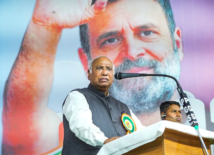 Kharge kicks off Congress-led UDF campaign in Kerala; slams LDF, BJP | Kharge kicks off Congress-led UDF campaign in Kerala; slams LDF, BJP