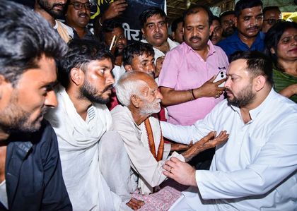 Muzaffarpur killing: Tejashwi criticises Nitish Kumar for selecting SHO for the award​