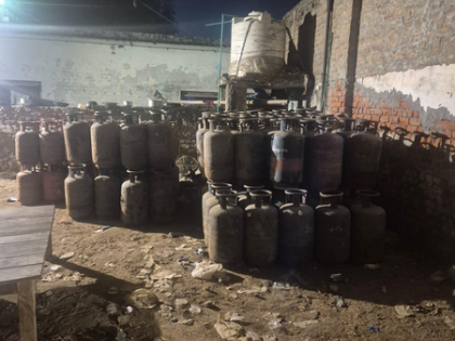 Delhi Crime Branch busts LPG hoarding racket in Ranhola; 459 cylinders seized | Delhi Crime Branch busts LPG hoarding racket in Ranhola; 459 cylinders seized Delhi Crime Branch busts LPG hoarding racket in Ranhola; 459 cylinders seized | Delhi Crime Branch busts LPG hoarding racket in Ranhola; 459 cylinders seized