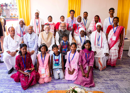 Vice President visits Birsa Munda’s village in Jharkhand; pays tribute, meets descendants | Vice President visits Birsa Munda’s village in Jharkhand; pays tribute, meets descendants Vice President visits Birsa Munda’s village in Jharkhand; pays tribute, meets descendants | Vice President visits Birsa Munda’s village in Jharkhand; pays tribute, meets descendants