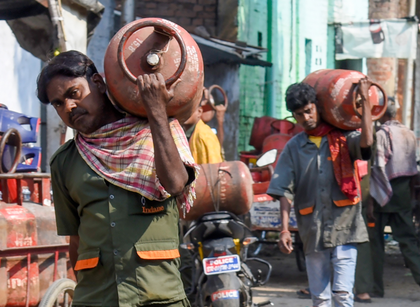 55 lakh LPG refills delivered, supply normal: Govt | 55 lakh LPG refills delivered, supply normal: Govt 55 lakh LPG refills delivered, supply normal: Govt | 55 lakh LPG refills delivered, supply normal: Govt