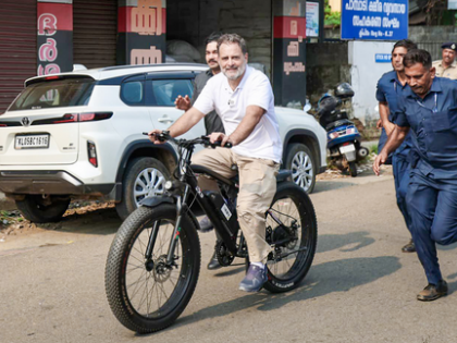 Rahul Gandhi cycles through Puthupally, invokes Oommen Chandy’s legacy | Rahul Gandhi cycles through Puthupally, invokes Oommen Chandy’s legacy Rahul Gandhi cycles through Puthupally, invokes Oommen Chandy’s legacy | Rahul Gandhi cycles through Puthupally, invokes Oommen Chandy’s legacy