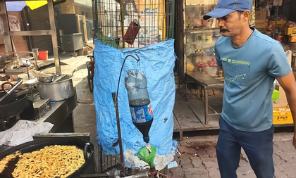 Prayagraj vendor makes ‘magical stove’ using waste engine oil | Prayagraj vendor makes ‘magical stove’ using waste engine oil Prayagraj vendor makes ‘magical stove’ using waste engine oil | Prayagraj vendor makes ‘magical stove’ using waste engine oil