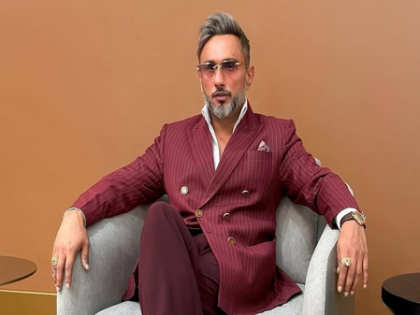 Honey Singh makes dramatic entry in Rolls Royce on stage during Mumbai show