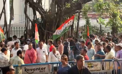 Clashes erupt between BJP, Trinamool outside CEO office in Bengal | Clashes erupt between BJP, Trinamool outside CEO office in Bengal Clashes erupt between BJP, Trinamool outside CEO office in Bengal | Clashes erupt between BJP, Trinamool outside CEO office in Bengal