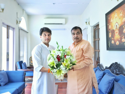Jyotiraditya Scindia meets Nitin Gadkari on road projects in MP | Jyotiraditya Scindia meets Nitin Gadkari on road projects in MP Jyotiraditya Scindia meets Nitin Gadkari on road projects in MP | Jyotiraditya Scindia meets Nitin Gadkari on road projects in MP