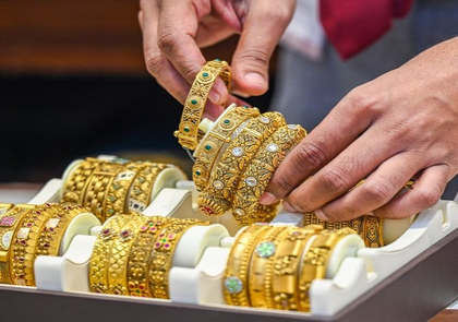 Bihar: Armed robbers loot gold worth Rs 4 lakh in Patna | Bihar: Armed robbers loot gold worth Rs 4 lakh in Patna Bihar: Armed robbers loot gold worth Rs 4 lakh in Patna | Bihar: Armed robbers loot gold worth Rs 4 lakh in Patna