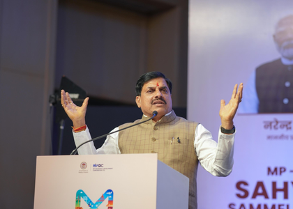 MoU between Kashi Vishwanath and Mahakaleshwar trusts during 'MP-UP Cooperation Conference' in Varanasi | MoU between Kashi Vishwanath and Mahakaleshwar trusts during 'MP-UP Cooperation Conference' in Varanasi MoU between Kashi Vishwanath and Mahakaleshwar trusts during 'MP-UP Cooperation Conference' in Varanasi | MoU between Kashi Vishwanath and Mahakaleshwar trusts during 'MP-UP Cooperation Conference' in Varanasi