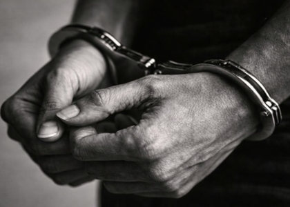 Mumbai Police seize drugs worth Rs 7.69 crore; smuggler held | Mumbai Police seize drugs worth Rs 7.69 crore; smuggler held Mumbai Police seize drugs worth Rs 7.69 crore; smuggler held | Mumbai Police seize drugs worth Rs 7.69 crore; smuggler held