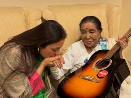 Tabu shares how Asha Bhosle surprised her with a guitar at her doorstep | Tabu shares how Asha Bhosle surprised her with a guitar at her doorstep Tabu shares how Asha Bhosle surprised her with a guitar at her doorstep | Tabu shares how Asha Bhosle surprised her with a guitar at her doorstep