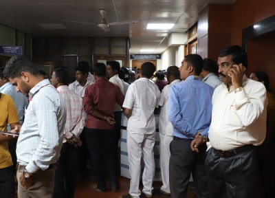 Disproportionate Assets case: Lokayukta conducts simultaneous raids in 4 Karnataka districts | Disproportionate Assets case: Lokayukta conducts simultaneous raids in 4 Karnataka districts Disproportionate Assets case: Lokayukta conducts simultaneous raids in 4 Karnataka districts | Disproportionate Assets case: Lokayukta conducts simultaneous raids in 4 Karnataka districts