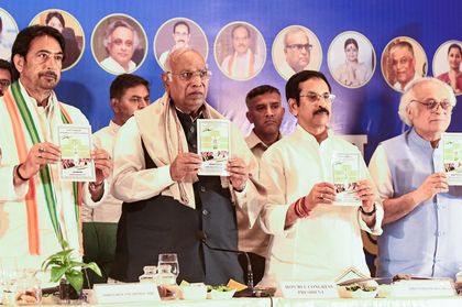 Congress unveils Bengal manifesto, prioritises economy over doles | Congress unveils Bengal manifesto, prioritises economy over doles Congress unveils Bengal manifesto, prioritises economy over doles | Congress unveils Bengal manifesto, prioritises economy over doles