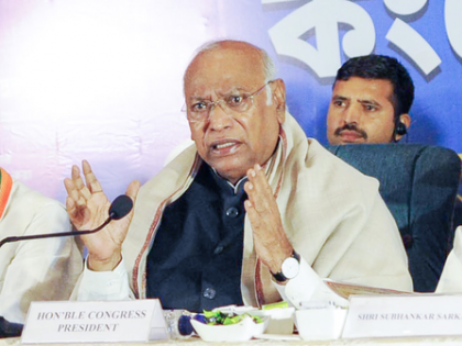 Assam: FIR lodged against Kharge for remarks against BJP-RSS | Assam: FIR lodged against Kharge for remarks against BJP-RSS Assam: FIR lodged against Kharge for remarks against BJP-RSS | Assam: FIR lodged against Kharge for remarks against BJP-RSS