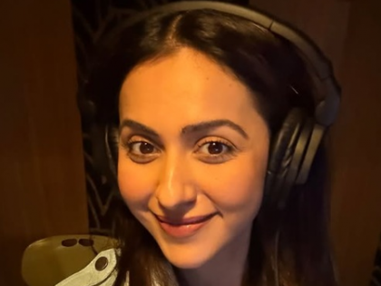 Rakul Preet Singh commences dubbing for 'Pati Patni Aur Woh Do' | Rakul Preet Singh commences dubbing for 'Pati Patni Aur Woh Do' Rakul Preet Singh commences dubbing for 'Pati Patni Aur Woh Do' | Rakul Preet Singh commences dubbing for 'Pati Patni Aur Woh Do'