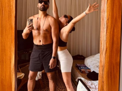 Shabir Ahluwalia ‘flirts with trouble’ in playful mirror selfie with wife Kanchi Kaul | Shabir Ahluwalia ‘flirts with trouble’ in playful mirror selfie with wife Kanchi Kaul Shabir Ahluwalia ‘flirts with trouble’ in playful mirror selfie with wife Kanchi Kaul | Shabir Ahluwalia ‘flirts with trouble’ in playful mirror selfie with wife Kanchi Kaul